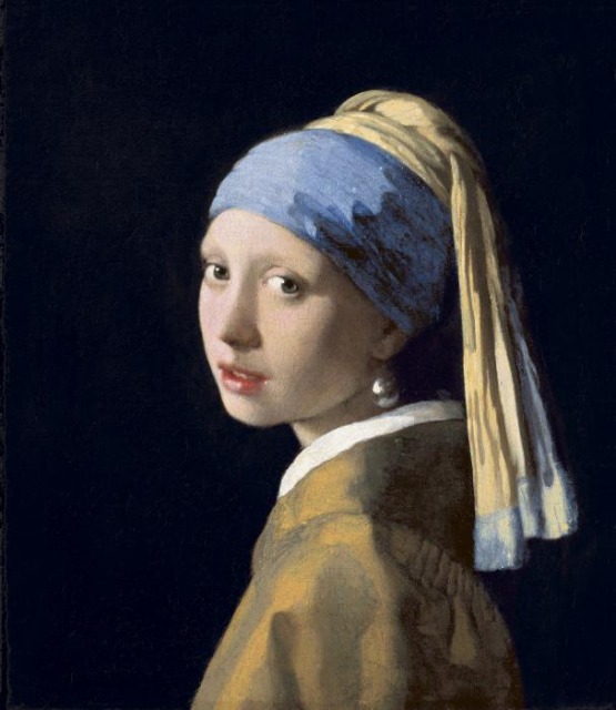 Images of the painting masterpiece completely restored, entitled "Girl With a Pearl Earring"
