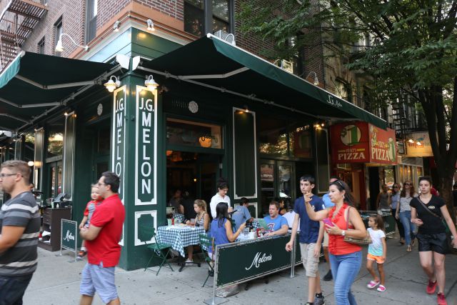 jg-melon-downtown-outdoor-seating