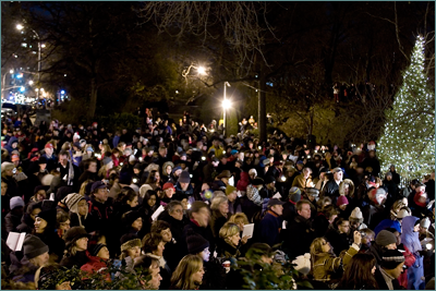 nyc-best-christmas-tree-lighting-carl-schurz-park