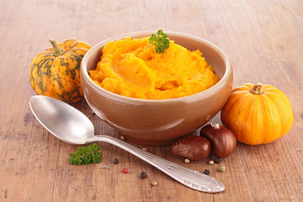 bowl of pumpkin puree
